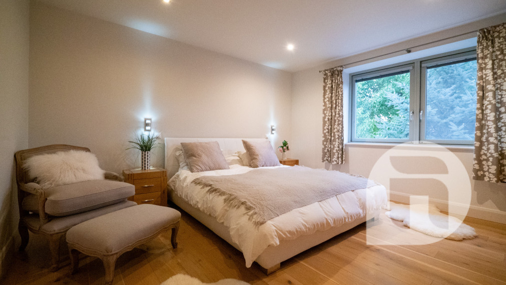 Dom s výhodami rezortu: bazén, vírivka, lounge bar a 7 izieb – Vinodol, Nitra