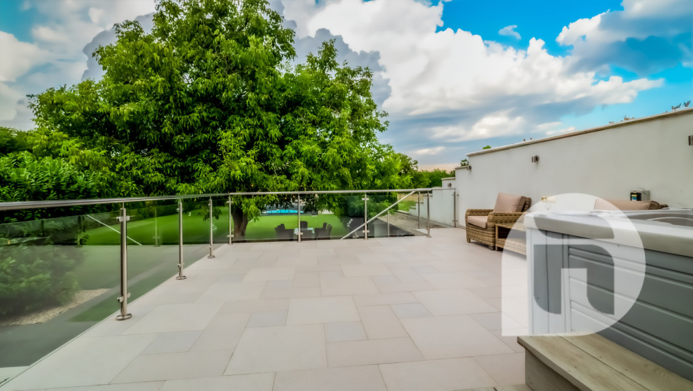 Dom s výhodami rezortu: bazén, vírivka, lounge bar a 7 izieb – Vinodol, Nitra