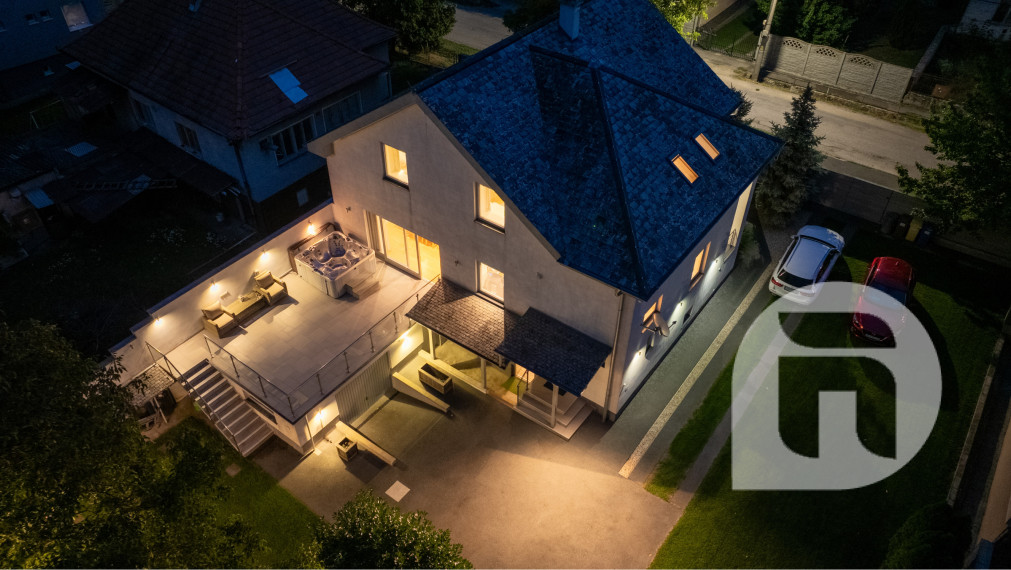 Dom s výhodami rezortu: bazén, vírivka, lounge bar a 7 izieb – Vinodol, Nitra