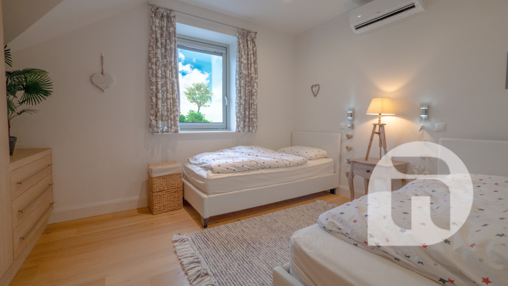 Dom s výhodami rezortu: bazén, vírivka, lounge bar a 7 izieb – Vinodol, Nitra