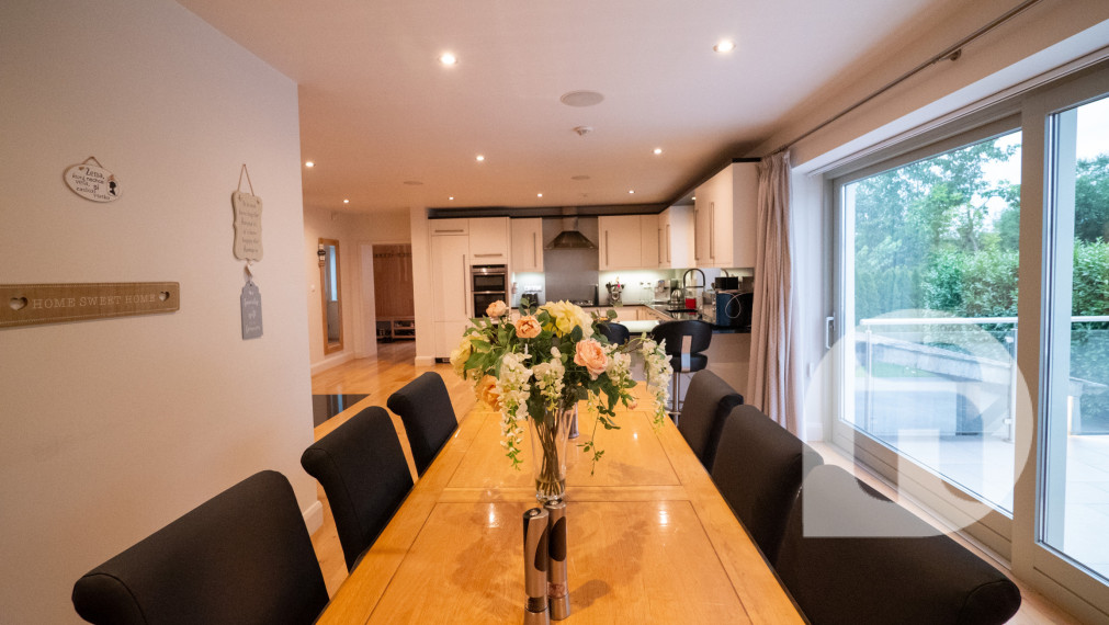 Dom s výhodami rezortu: bazén, vírivka, lounge bar a 7 izieb – Vinodol, Nitra