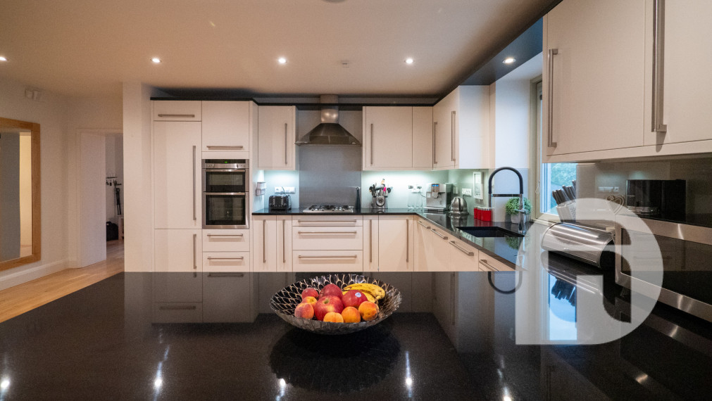 Dom s výhodami rezortu: bazén, vírivka, lounge bar a 7 izieb – Vinodol, Nitra