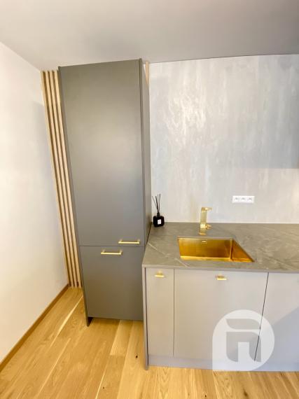 Predstavujeme Vám na #predaj #moderný 2-izbový #byt na Svätoplukovej ulici v mestskej časti Mlynské Nivy - #Bratislava. Byt o výmere 52,35 m2 + 5m2 balkón a pivnicou v osobnom vlastníctve v novostavbe projektu ZWIRN 3.