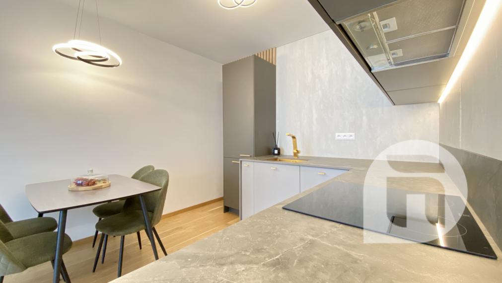 Predstavujeme Vám na #predaj #moderný 2-izbový #byt na Svätoplukovej ulici v mestskej časti Mlynské Nivy - #Bratislava. Byt o výmere 52,35 m2 + 5m2 balkón a pivnicou v osobnom vlastníctve v novostavbe projektu ZWIRN 3.