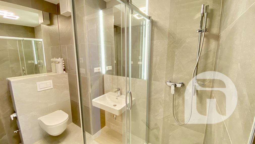 Predstavujeme Vám na #predaj #moderný 2-izbový #byt na Svätoplukovej ulici v mestskej časti Mlynské Nivy - #Bratislava. Byt o výmere 52,35 m2 + 5m2 balkón a pivnicou v osobnom vlastníctve v novostavbe projektu ZWIRN 3.