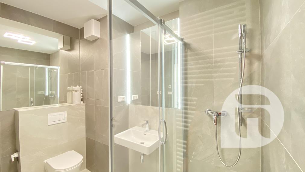 Predstavujeme Vám na #predaj #moderný 2-izbový #byt na Svätoplukovej ulici v mestskej časti Mlynské Nivy - #Bratislava. Byt o výmere 52,35 m2 + 5m2 balkón a pivnicou v osobnom vlastníctve v novostavbe projektu ZWIRN 3.