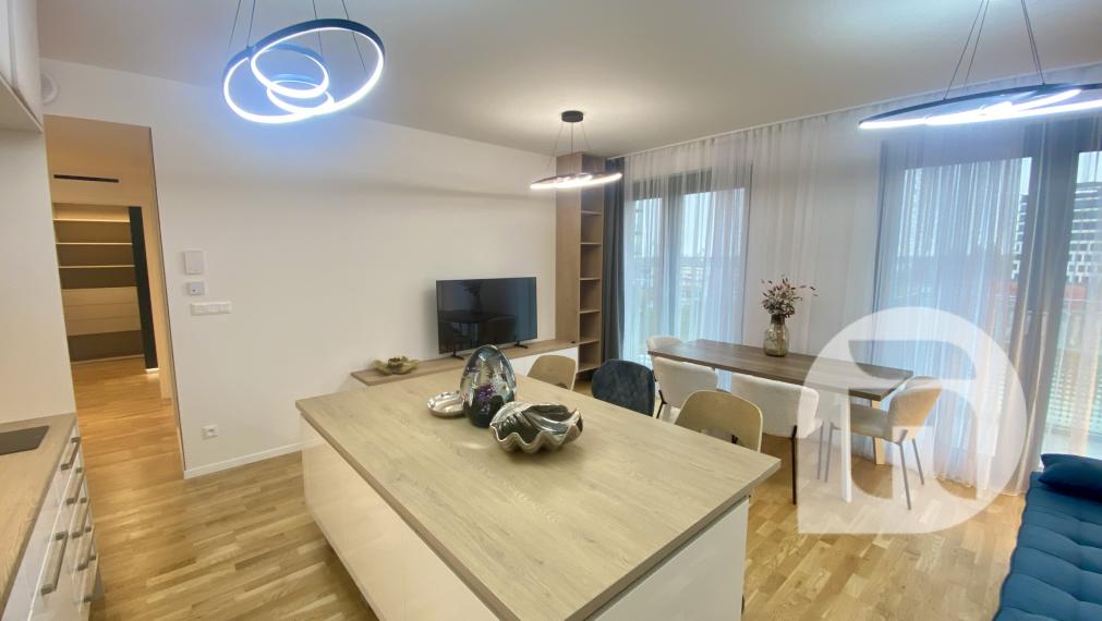 Predaj - moderný 3 - izbový byt na Bottovej ulici v mestskej časti Mlynské Nivy - Bratislava. Byt o výmere 74,6 m2 + 2 balkóny