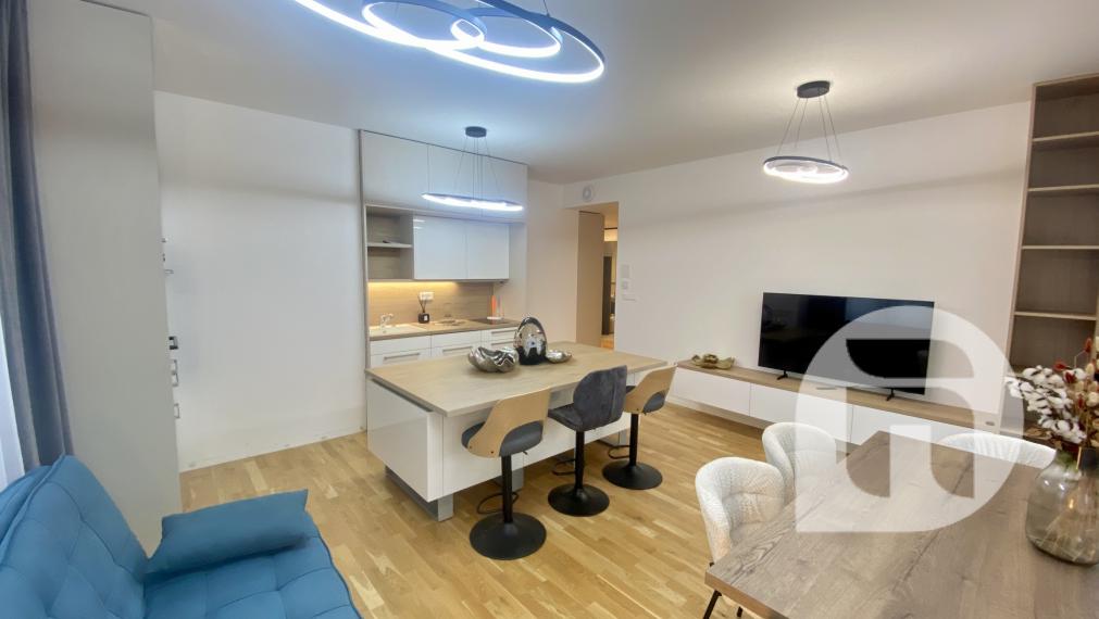 Predaj - moderný 3 - izbový byt na Bottovej ulici v mestskej časti Mlynské Nivy - Bratislava. Byt o výmere 74,6 m2 + 2 balkóny