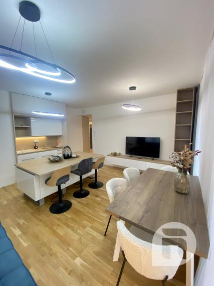 Predaj - moderný 3 - izbový byt na Bottovej ulici v mestskej časti Mlynské Nivy - Bratislava. Byt o výmere 74,6 m2 + 2 balkóny