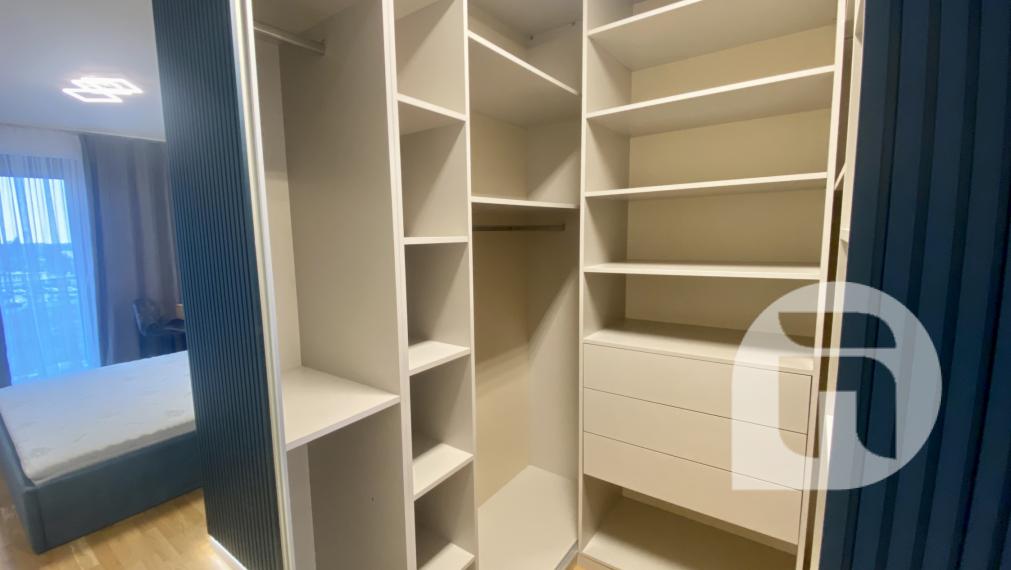 Predaj - moderný 3 - izbový byt na Bottovej ulici v mestskej časti Mlynské Nivy - Bratislava. Byt o výmere 74,6 m2 + 2 balkóny