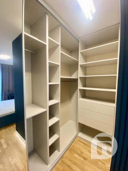 Predaj - moderný 3 - izbový byt na Bottovej ulici v mestskej časti Mlynské Nivy - Bratislava. Byt o výmere 74,6 m2 + 2 balkóny