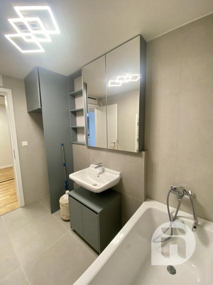 Predaj - moderný 3 - izbový byt na Bottovej ulici v mestskej časti Mlynské Nivy - Bratislava. Byt o výmere 74,6 m2 + 2 balkóny