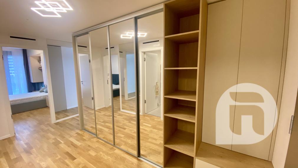 Predaj - moderný 3 - izbový byt na Bottovej ulici v mestskej časti Mlynské Nivy - Bratislava. Byt o výmere 74,6 m2 + 2 balkóny