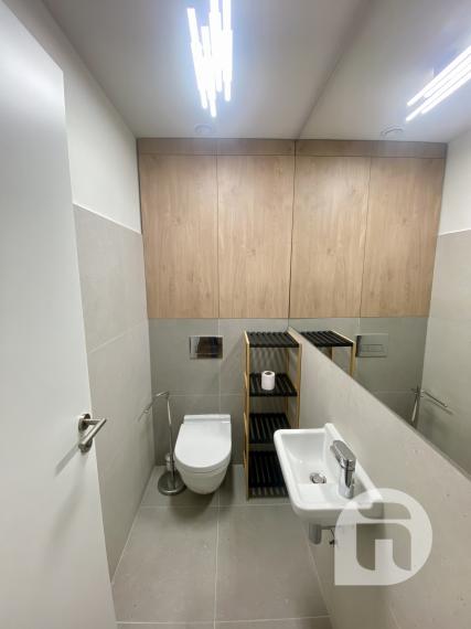 Predaj - moderný 3 - izbový byt na Bottovej ulici v mestskej časti Mlynské Nivy - Bratislava. Byt o výmere 74,6 m2 + 2 balkóny