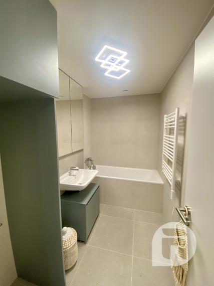 Predaj - moderný 3 - izbový byt na Bottovej ulici v mestskej časti Mlynské Nivy - Bratislava. Byt o výmere 74,6 m2 + 2 balkóny