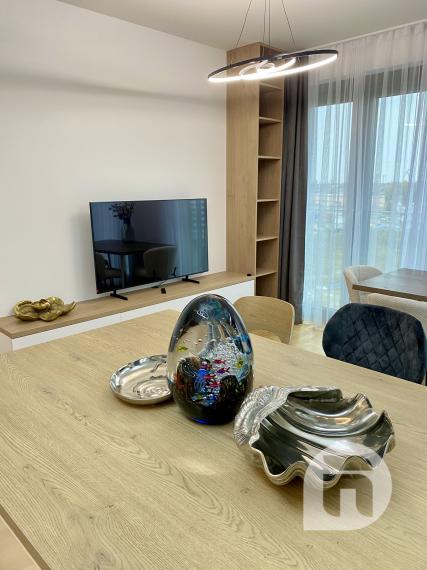 Predaj - moderný 3 - izbový byt na Bottovej ulici v mestskej časti Mlynské Nivy - Bratislava. Byt o výmere 74,6 m2 + 2 balkóny