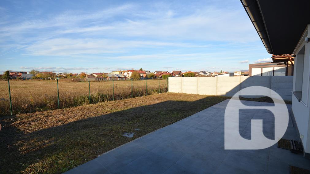 Moderný 4-izbový bungalov na prenájom – novostavba v tichej lokalite Geča, len 8 km od Koší
