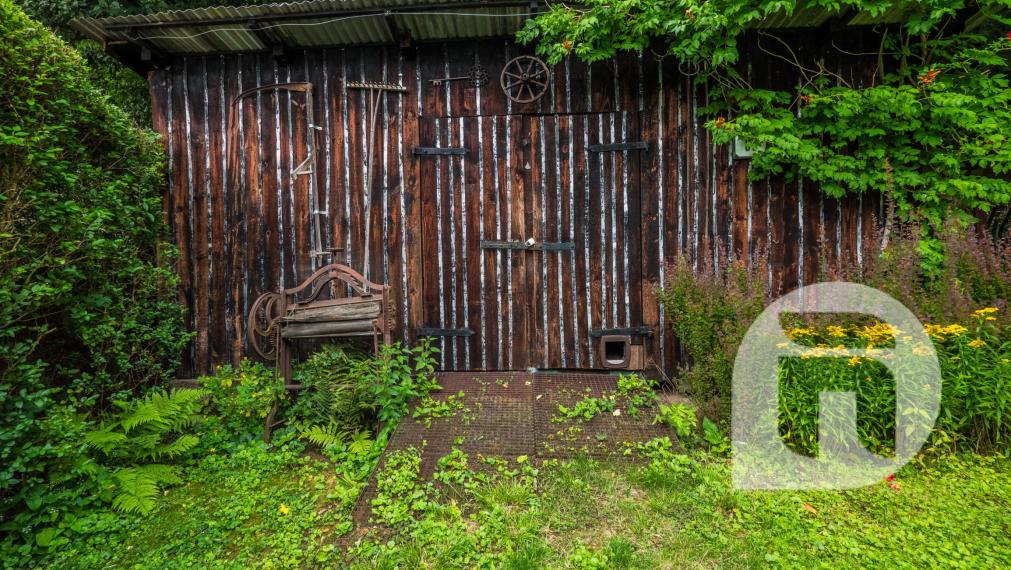 Dom pod lesom s 1 461 m² pozemkom, kde deti majú raj a srnky chodia na dvore