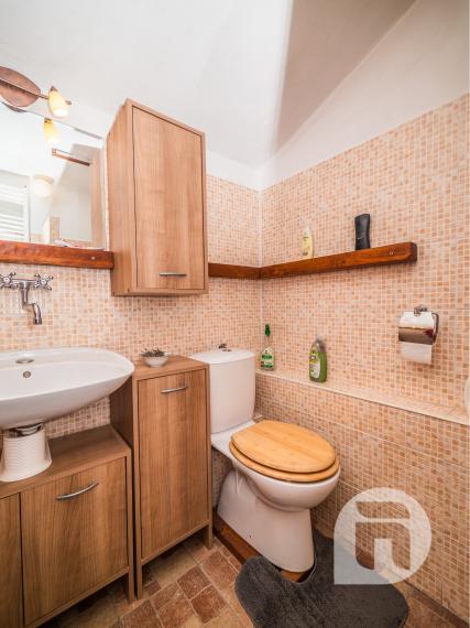 Dom pod lesom s 1 461 m² pozemkom, kde deti majú raj a srnky chodia na dvore