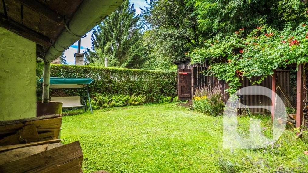 Dom pod lesom s 1 461 m² pozemkom, kde deti majú raj a srnky chodia na dvore