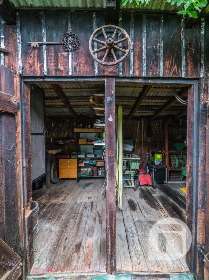 Dom pod lesom s 1 461 m² pozemkom, kde deti majú raj a srnky chodia na dvore