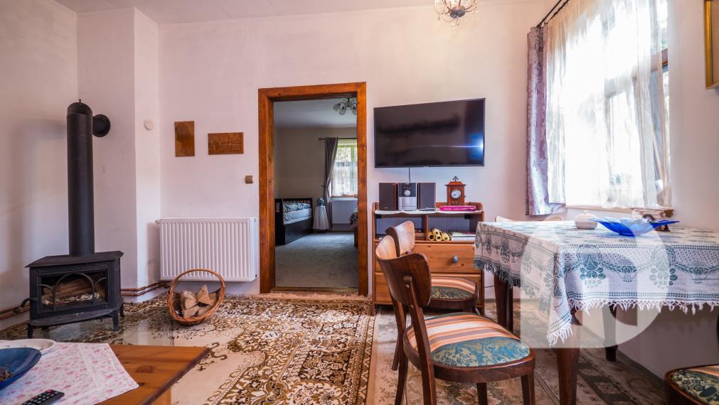 Dom pod lesom s 1 461 m² pozemkom, kde deti majú raj a srnky chodia na dvore