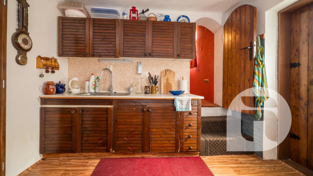 Dom pod lesom s 1 461 m² pozemkom, kde deti majú raj a srnky chodia na dvore