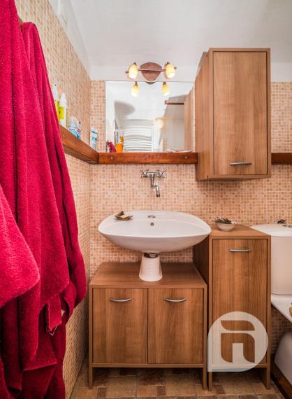 Dom pod lesom s 1 461 m² pozemkom, kde deti majú raj a srnky chodia na dvore