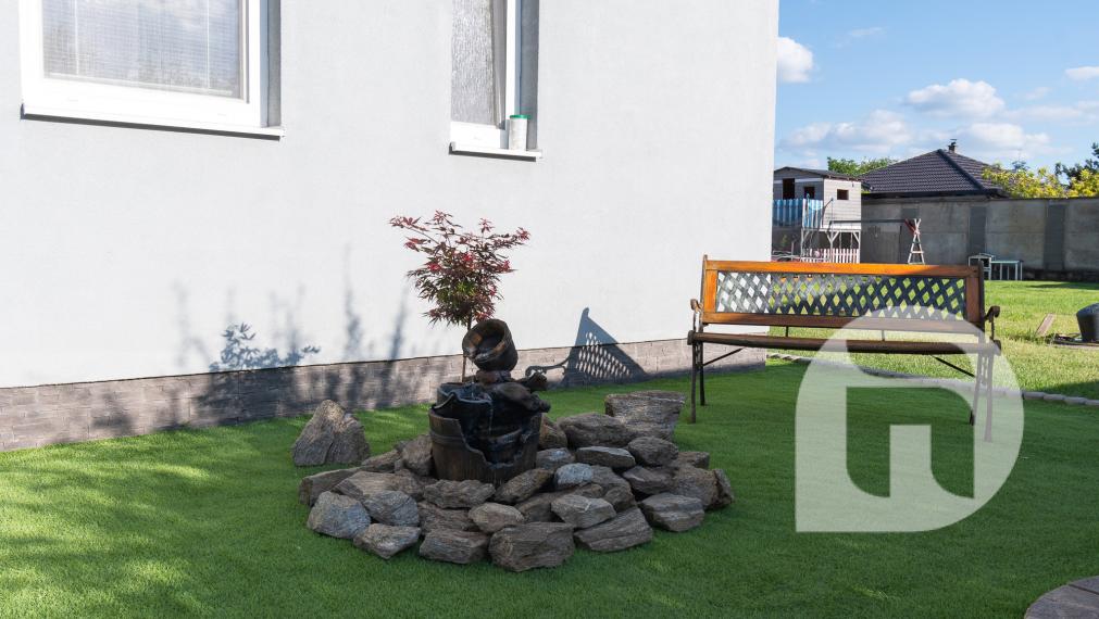 Priestranný 5 izb. Rodinný #Dom + #bazén a #garáž v Malých Levároch, okr. #Malacky