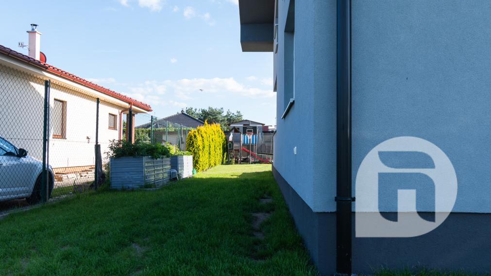 Priestranný 5 izb. Rodinný #Dom + #bazén a #garáž v Malých Levároch, okr. #Malacky