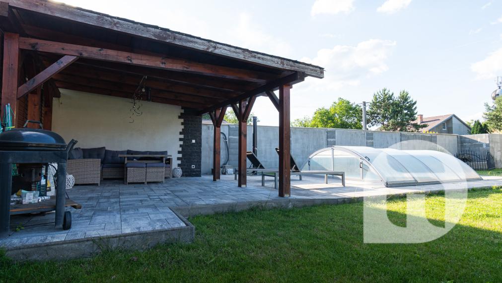 Priestranný 5 izb. Rodinný #Dom + #bazén a #garáž v Malých Levároch, okr. #Malacky