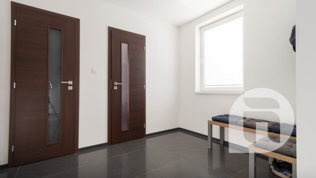 Priestranný 5 izb. Rodinný #Dom + #bazén a #garáž v Malých Levároch, okr. #Malacky