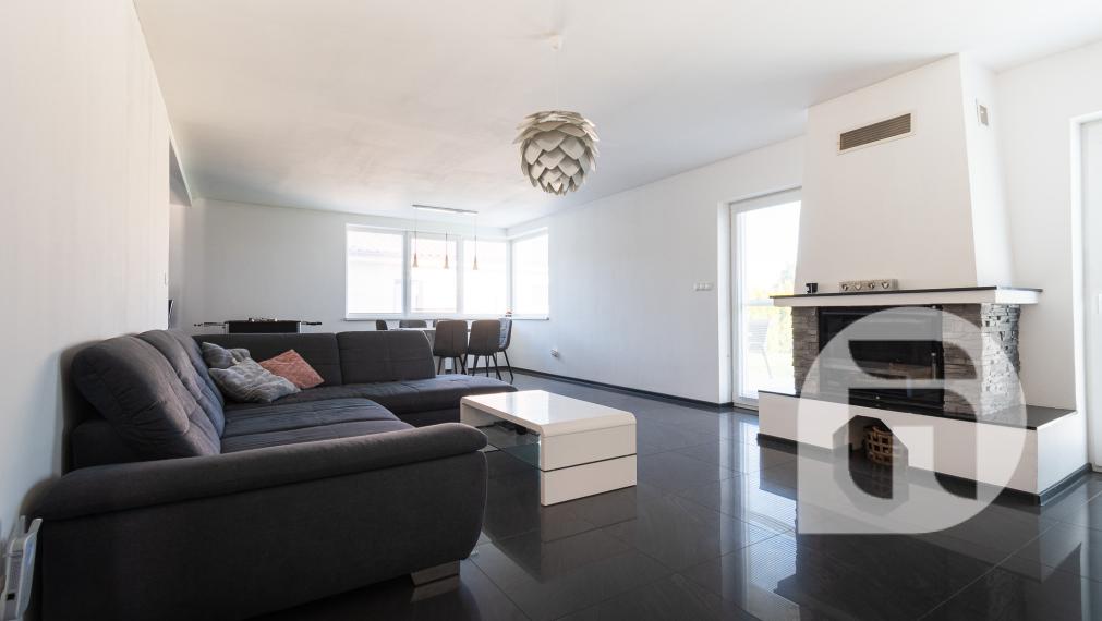 Priestranný 5 izb. Rodinný #Dom + #bazén a #garáž v Malých Levároch, okr. #Malacky