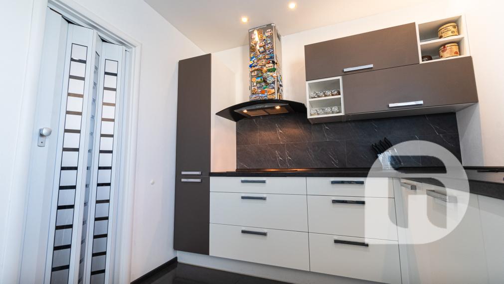 Priestranný 5 izb. Rodinný #Dom + #bazén a #garáž v Malých Levároch, okr. #Malacky