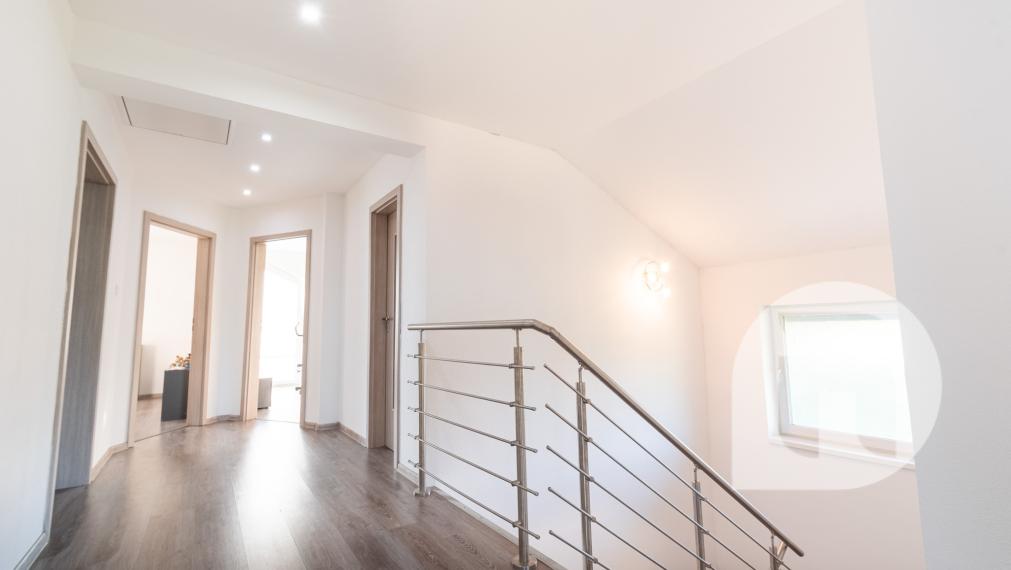 Priestranný 5 izb. Rodinný #Dom + #bazén a #garáž v Malých Levároch, okr. #Malacky