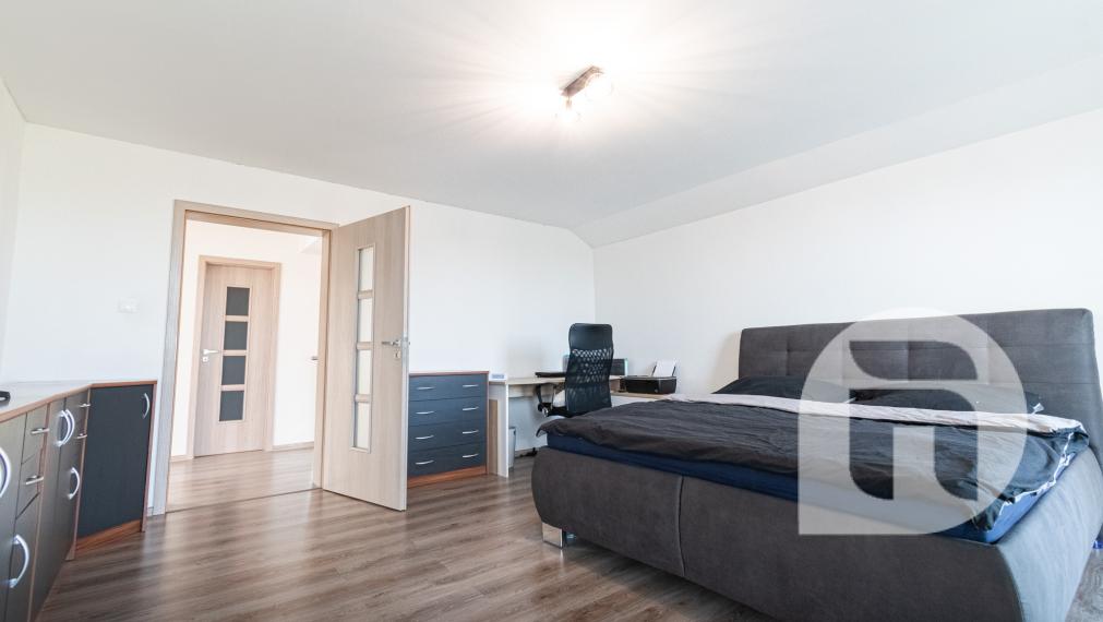 Priestranný 5 izb. Rodinný #Dom + #bazén a #garáž v Malých Levároch, okr. #Malacky