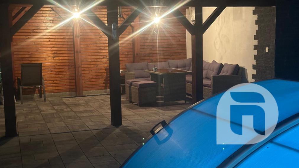 Priestranný 5 izb. Rodinný #Dom + #bazén a #garáž v Malých Levároch, okr. #Malacky