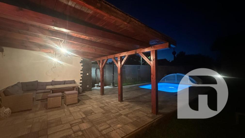 Priestranný 5 izb. Rodinný #Dom + #bazén a #garáž v Malých Levároch, okr. #Malacky