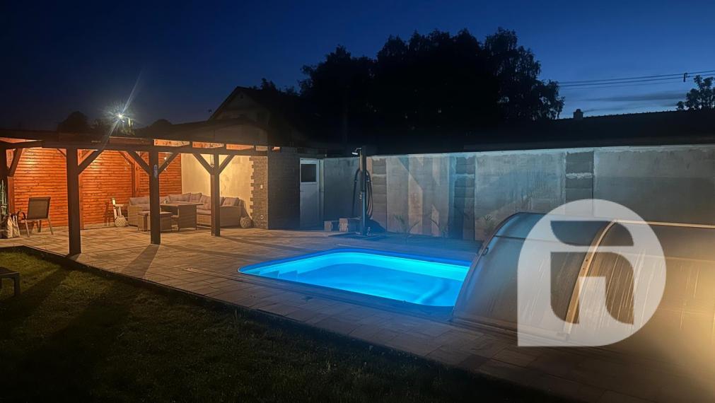 Priestranný 5 izb. Rodinný #Dom + #bazén a #garáž v Malých Levároch, okr. #Malacky