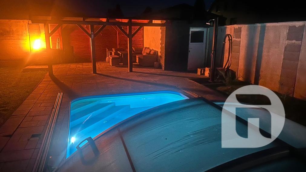 Priestranný 5 izb. Rodinný #Dom + #bazén a #garáž v Malých Levároch, okr. #Malacky