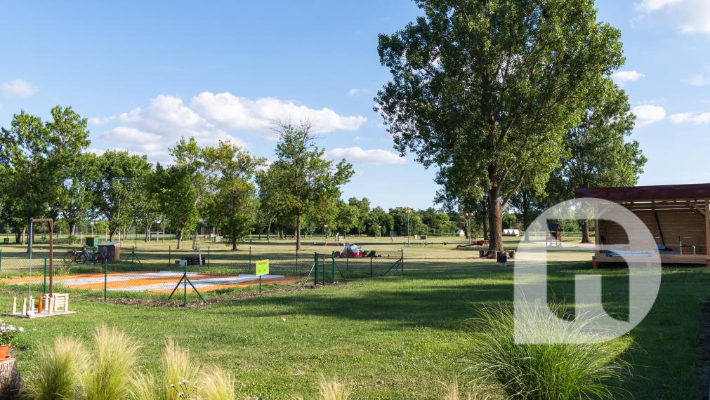 Priestranný 5 izb. Rodinný #Dom + #bazén a #garáž v Malých Levároch, okr. #Malacky