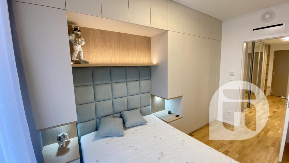 #Predaj #moderný 3 - izbový #byt na Bottovej ulici v mestskej časti Mlynské Nivy - #Bratislava. Byt o výmere 74,6 m2 + 2 balkóny o výmerách 2,63 m2 v OS v novostavbe METROPOLIS – centrum Downtownu