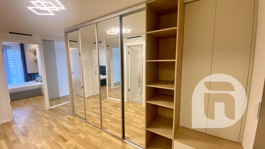 #Predaj #moderný 3 - izbový #byt na Bottovej ulici v mestskej časti Mlynské Nivy - #Bratislava. Byt o výmere 74,6 m2 + 2 balkóny o výmerách 2,63 m2 v OS v novostavbe METROPOLIS – centrum Downtownu