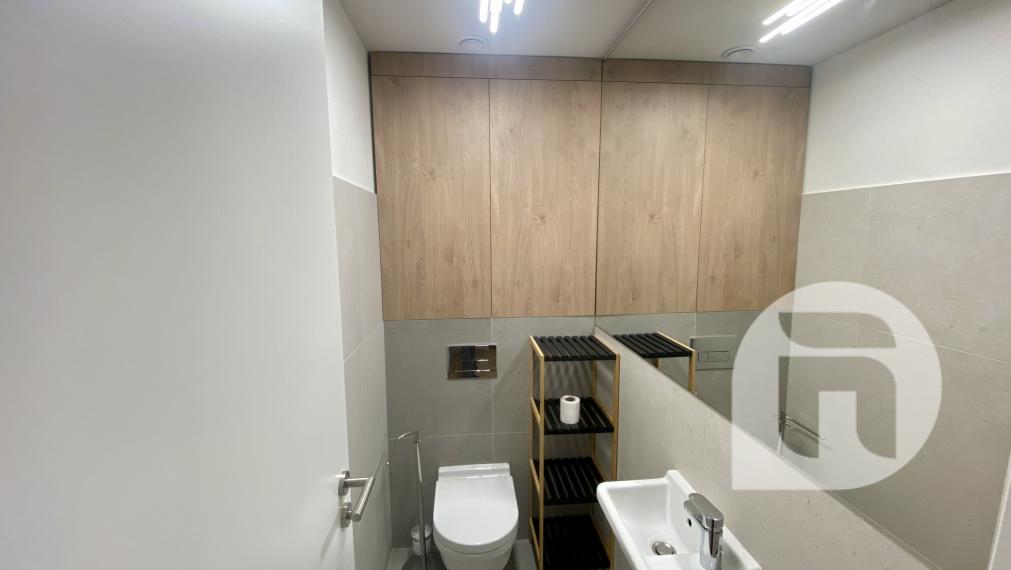 #Predaj #moderný 3 - izbový #byt na Bottovej ulici v mestskej časti Mlynské Nivy - #Bratislava. Byt o výmere 74,6 m2 + 2 balkóny o výmerách 2,63 m2 v OS v novostavbe METROPOLIS – centrum Downtownu