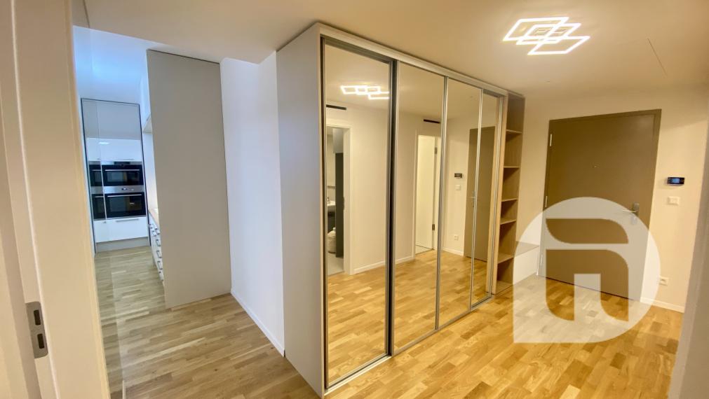 #Predaj #moderný 3 - izbový #byt na Bottovej ulici v mestskej časti Mlynské Nivy - #Bratislava. Byt o výmere 74,6 m2 + 2 balkóny o výmerách 2,63 m2 v OS v novostavbe METROPOLIS – centrum Downtownu