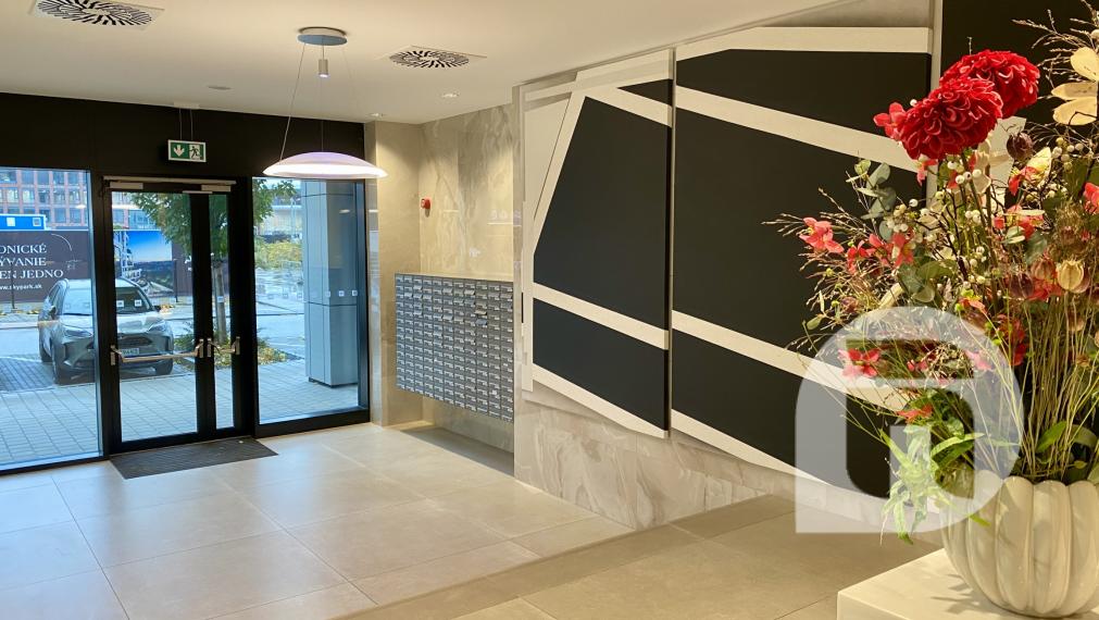 #Predaj #moderný 3 - izbový #byt na Bottovej ulici v mestskej časti Mlynské Nivy - #Bratislava. Byt o výmere 74,6 m2 + 2 balkóny o výmerách 2,63 m2 v OS v novostavbe METROPOLIS – centrum Downtownu