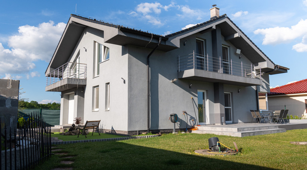 Priestranný 5 izb. Rodinný Dom + bazén a garáž v Malých Levároch, okr. Malacky