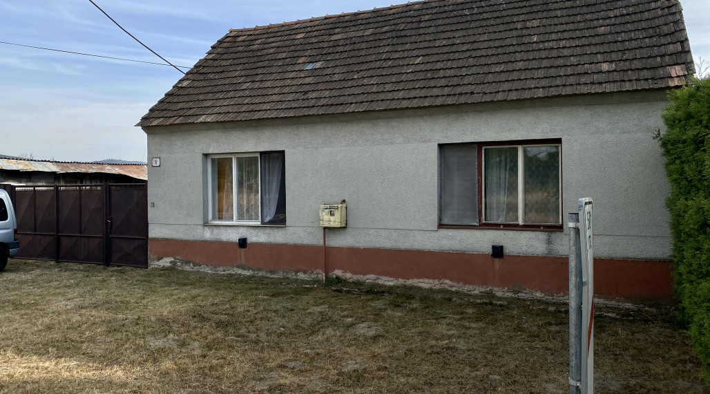 Predaj 4 izbový starší rodinný dom s pozemkom 2906 m2 v Kuchyni na Záhorí