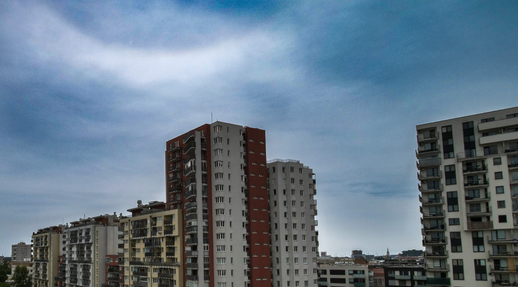 Pre nášho klienta hľadáme 3 - 4 izbový byt v Petržalke