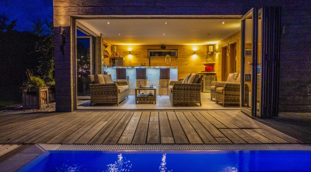 Dom s výhodami rezortu: bazén, vírivka, lounge bar a 7 izieb – Vinodol, Nitra